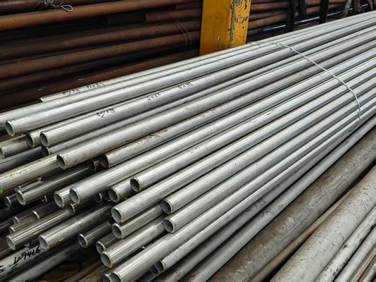 ASTM A192 Zwarte - geverfde - naadloze boilerbuizen onder hoge druk voor industrieel gebruik