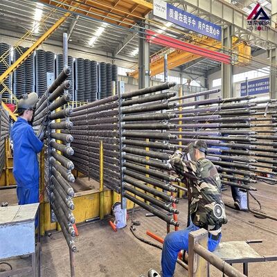 Massieve gekartelde spiraalvormige geribbelde ketelvinbuis warmtewisselaar anti-as roestvrij staal